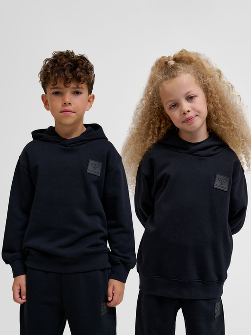 hmlCLEAN HOODIE, BLACK, model