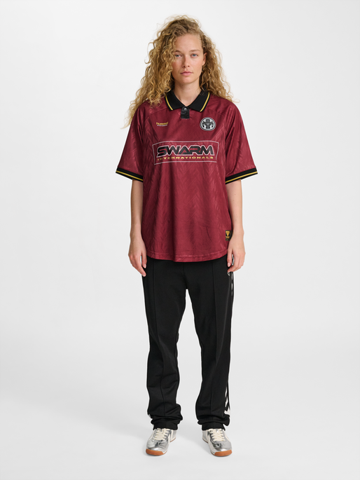hmlLOOSE BAY SOCCER JERSEY S/S, SYRAH, model