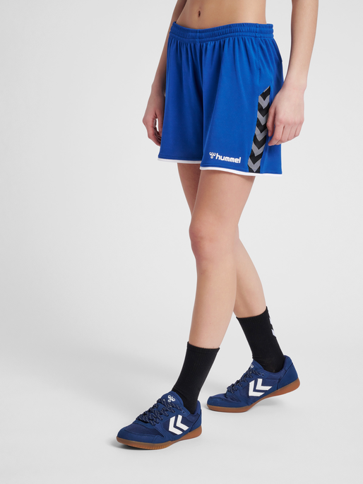 hmlAUTHENTIC POLY SHORTS WOMAN, TRUE BLUE, model