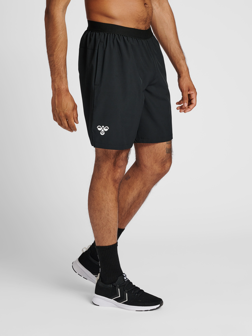 hmlGG12 TRAINING SHORTS, 2001, model