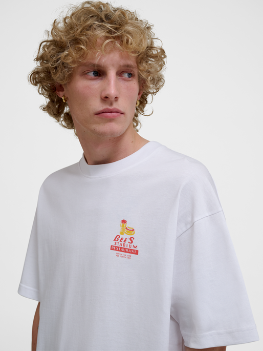 hmlLOOSE T-SHIRT S/S BEES STADIUM, WHITE/PAPRIKA, model