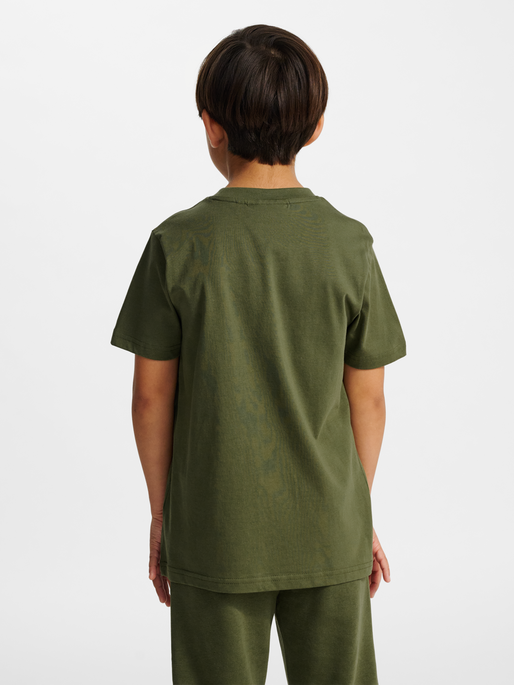 hmlJR BASE T-SHIRT S/S, WINTER MOSS, model