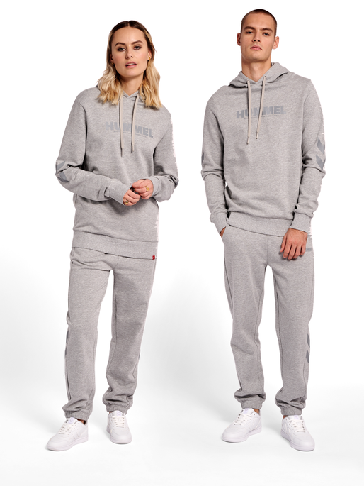 hmlLEGACY LOGO HOODIE, GREY MELANGE, model