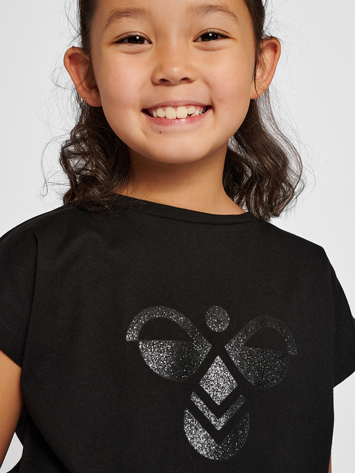 hmlDIEZ T-SHIRT S/S, BLACK, model