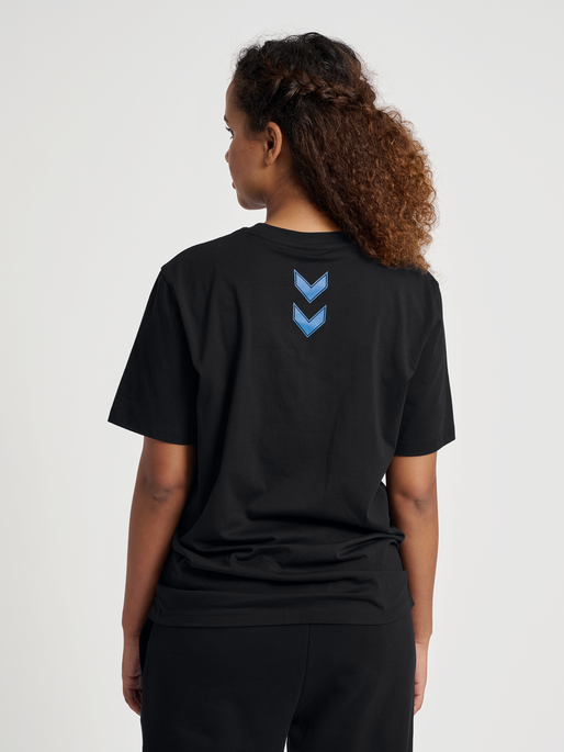 hmlHIVE AIDEN T-SHIRT, BLACK, model