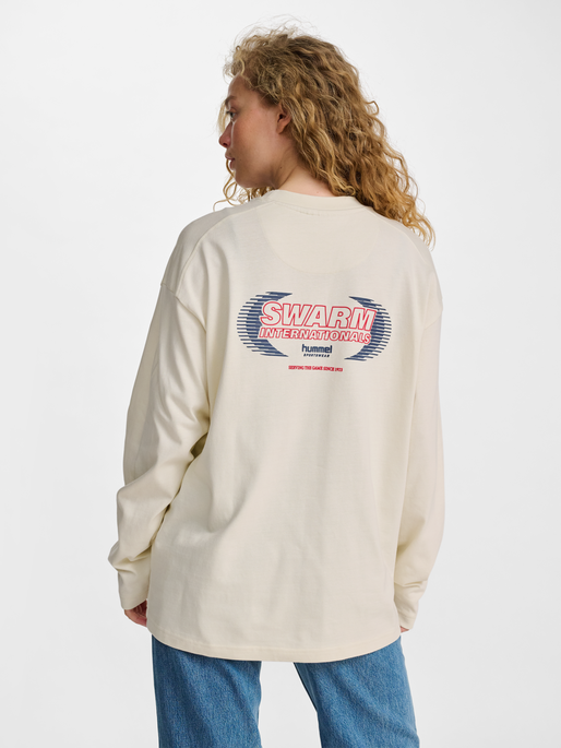 hmlLOOSE T-SHIRT L/S SW, TOFU, model