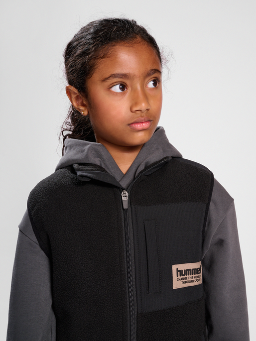 hmlDARE FLEECE VEST, 2001, model