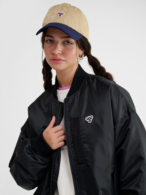 hmlBASEBALL JACKET BEE, BLACK, model