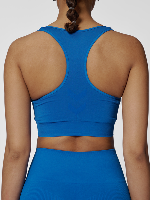 hmlTIF SEAMLESS SPORTS TOP, OLYMPIAN BLUE, model