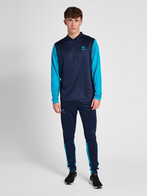 hmlONGRID POLY PANTS, MARINE/ATOMIC BLUE, model