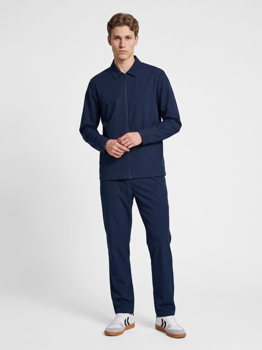 FORMAL CHINO PANT BEE, NAVY BLAZER, model