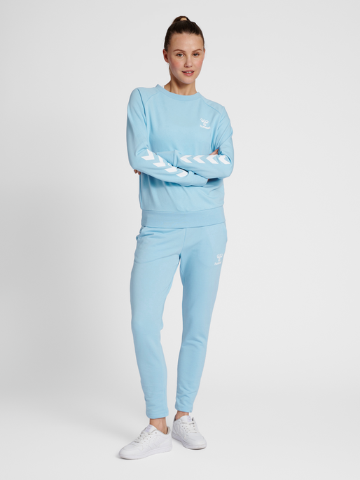 hmlNONI 2.0 SWEATSHIRT, PLACID BLUE, model