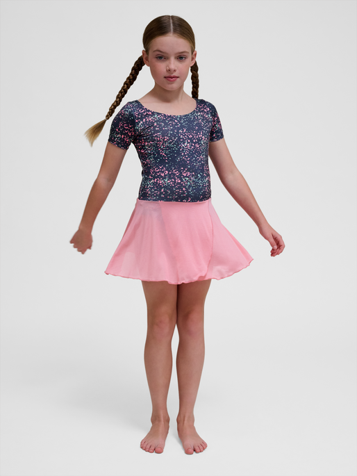 hmlNELLY GYMSUIT S/S, PEONY, model