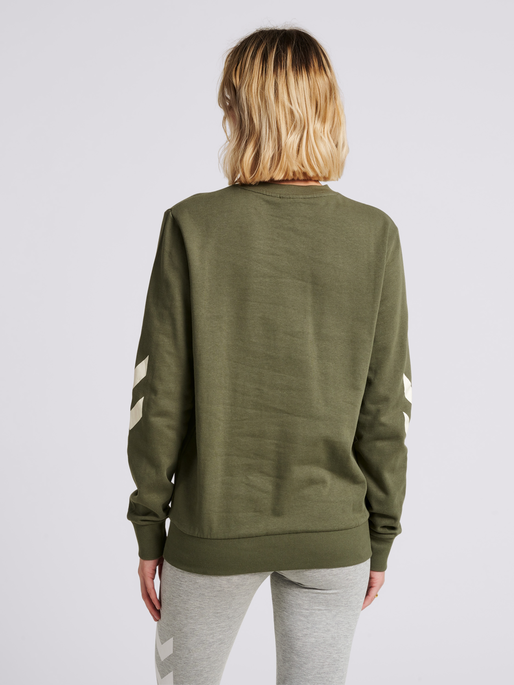 hmlLEGACY SWEATSHIRT, BEETLE, model