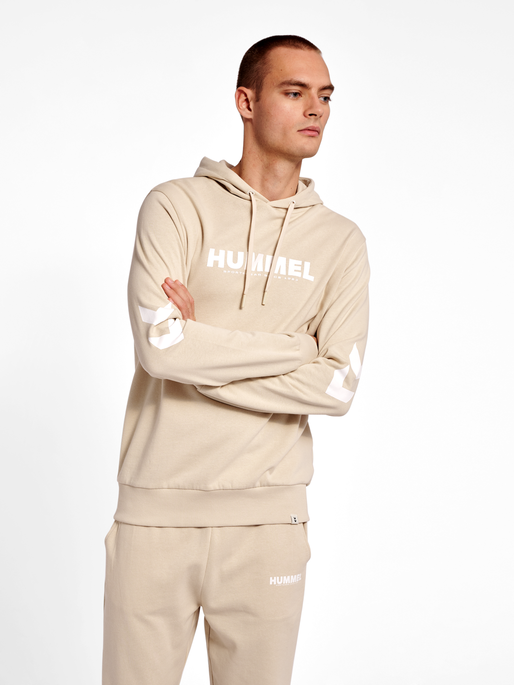 hmlLEGACY LOGO HOODIE, PUMICE STONE, model