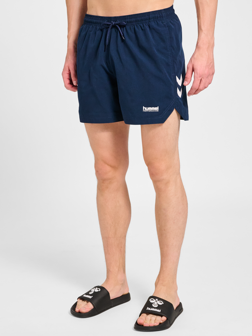 hmlPULSE SWIM SHORTS, DRESS BLUES, model