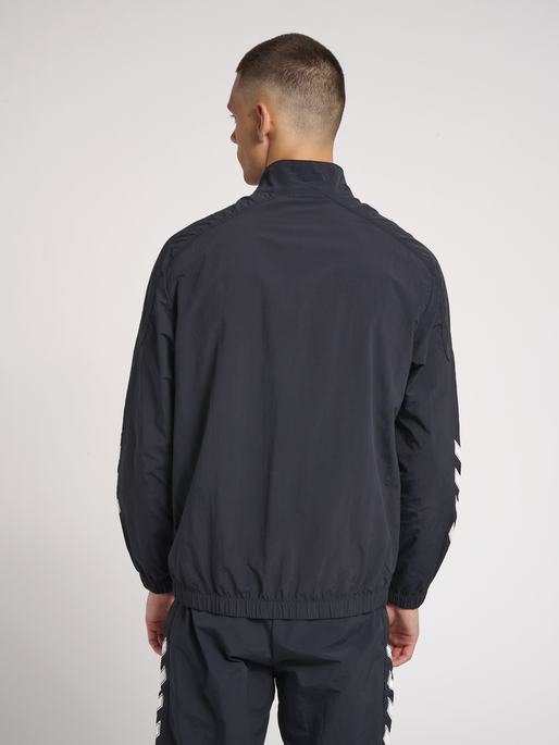 hmlNIKKI ZIP JACKET, DARK NAVY, model