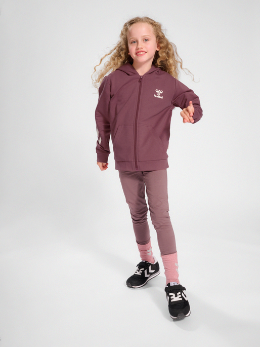 hmlTRECE ZIP HOODIE, ROSE BROWN, model