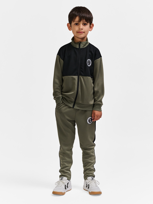 hmlODIN ZIP JACKET, DUSTY OLIVE, model