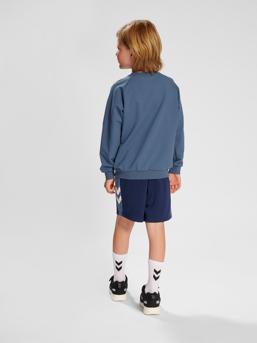 hmlGLEN SWEATSHIRT, 7050, model