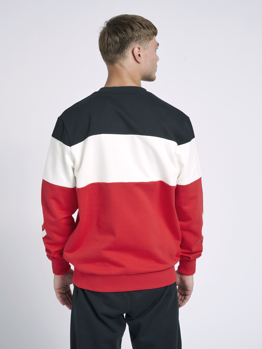 hmlLGC MUSA SWEATSHIRT, 3066, model