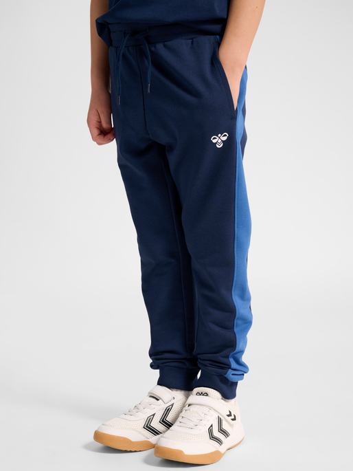 hmlESSEN PANTS, DUTCH BLUE, model