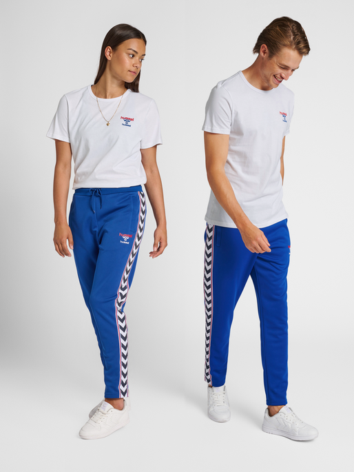 hmlIC DAYTON T-SHIRT, WHITE, model