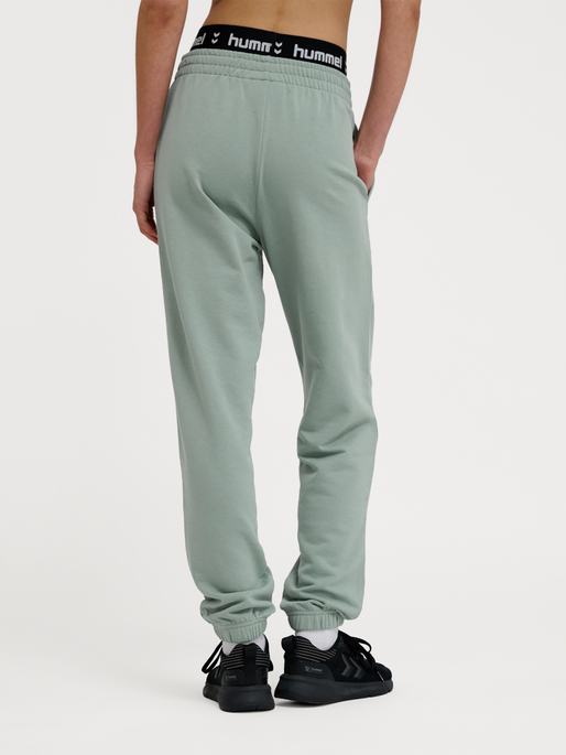 hmlPULSE W SWEAT PANTS, CHINOIS GREEN, model