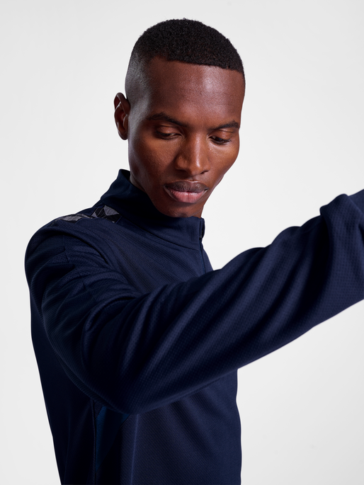 hmlAUTHENTIC HALF ZIP SWEAT, MARINE, model