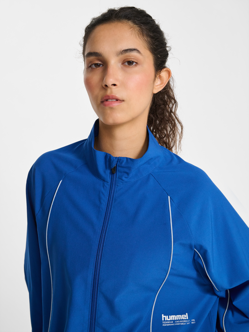 hmlPULSE WOVEN ZIP JACKET, TRUE BLUE, model