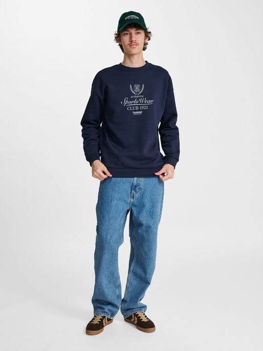 hmlLOOSE CREWNECK CLUB SPORTSWEAR, DRESS BLUES, model