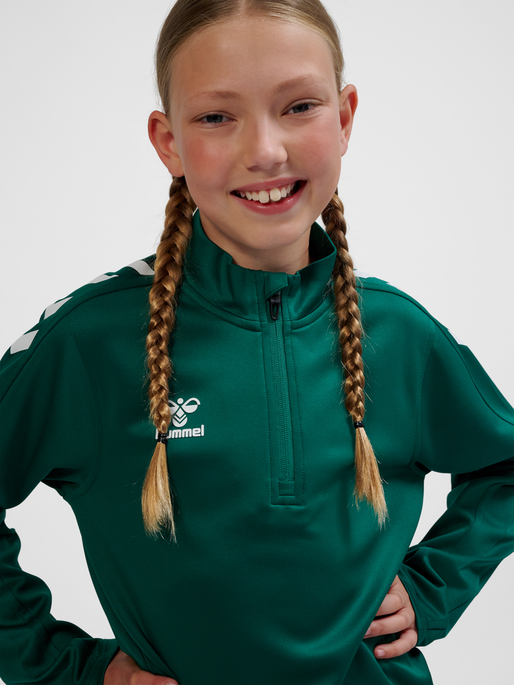 hmlCORE XK HALF ZIP POLY SWEAT KIDS, EVERGREEN, model