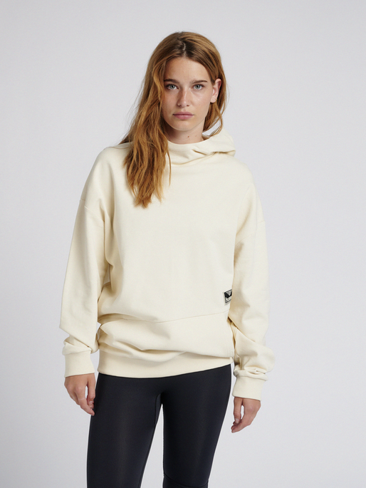 hmlURBAN HOODIE, 9022, model
