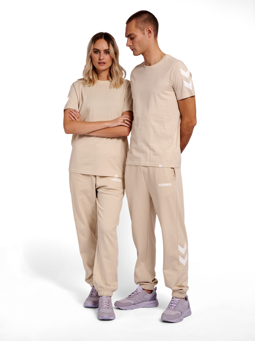hmlLEGACY REGULAR PANTS, PUMICE STONE, model