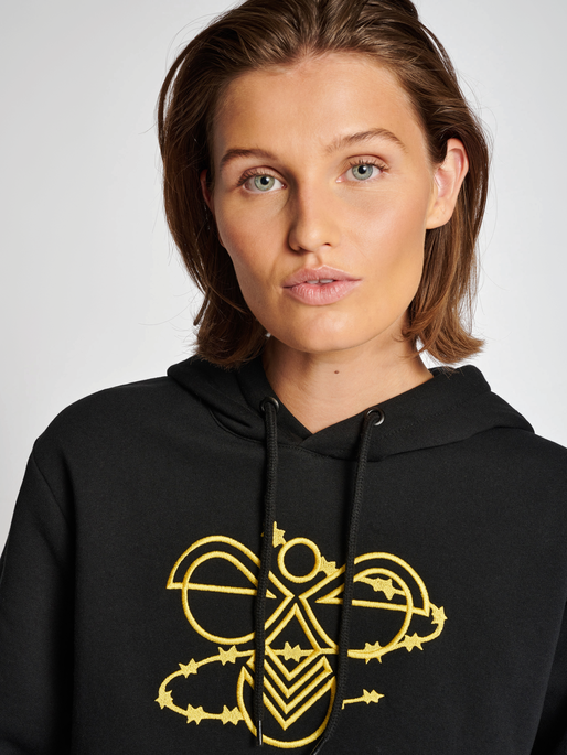 hmlAMNESTY HOODIE, BLACK, model