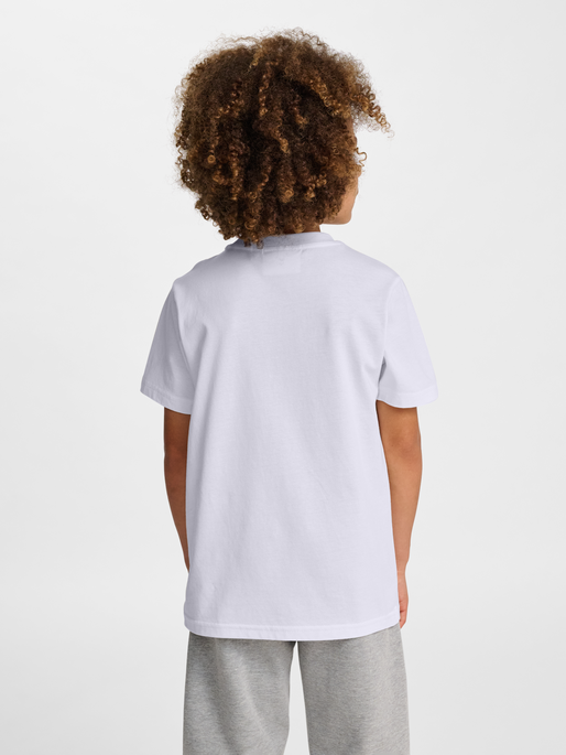 hmlJR BASE T-SHIRT S/S, WHITE, model