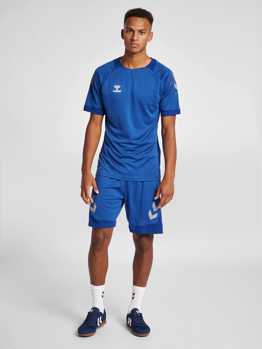 hmlLEAD POLY SHORTS, TRUE BLUE, model