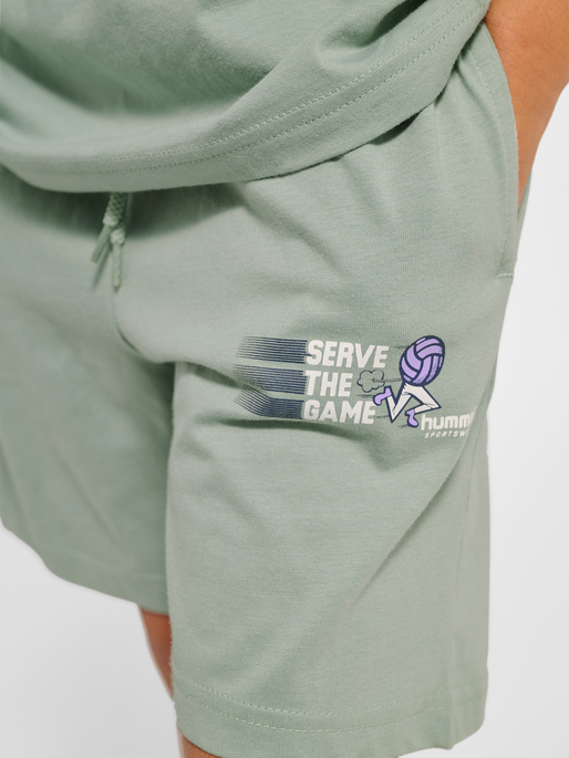 hmlJR LOOSE SET HS GRAPHIC, ICEBERG GREEN, model