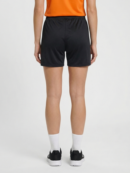 hmlESSENTIAL SHORTS WOMAN, BLACK, model