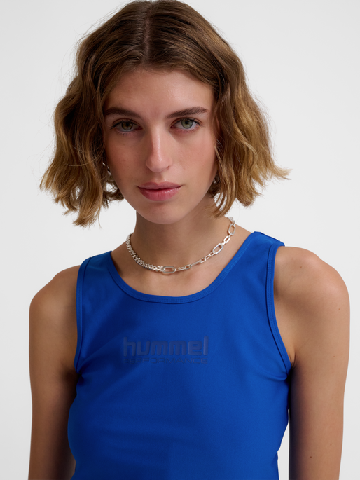 hmlFAST CROPPED TOP, OLYMPIAN BLUE, model