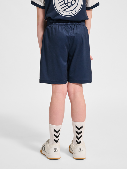 hmlSHIMMER SHORTS, DRESS BLUES, model