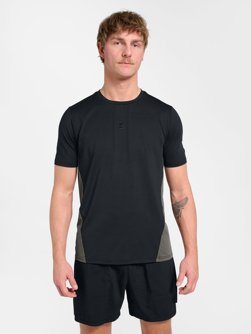 hmlPULSE TRAINING  2.0 T-SHIRT S/S, BLACK, model