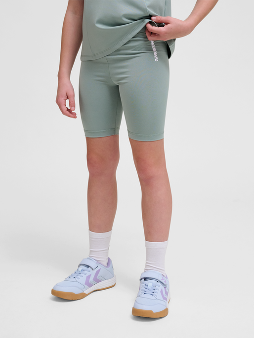 hmlLUNA TIGHTS SHORTS, ICEBERG GREEN, model