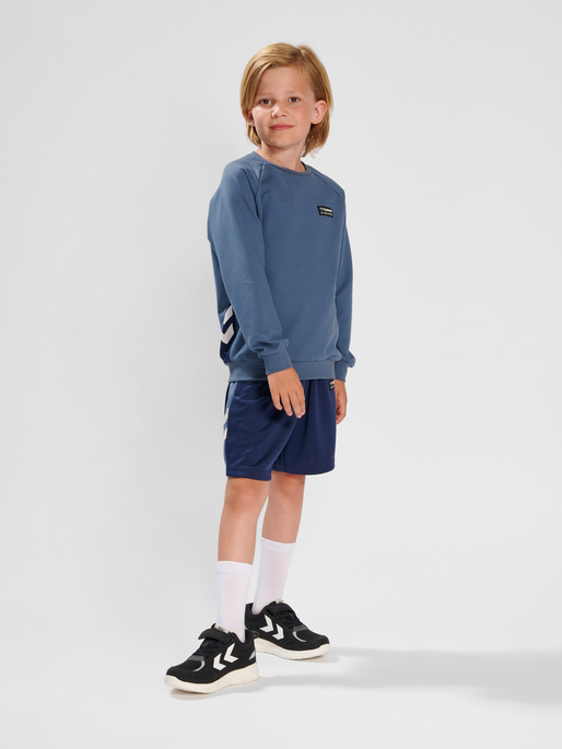 hmlGLEN SWEATSHIRT, 7050, model