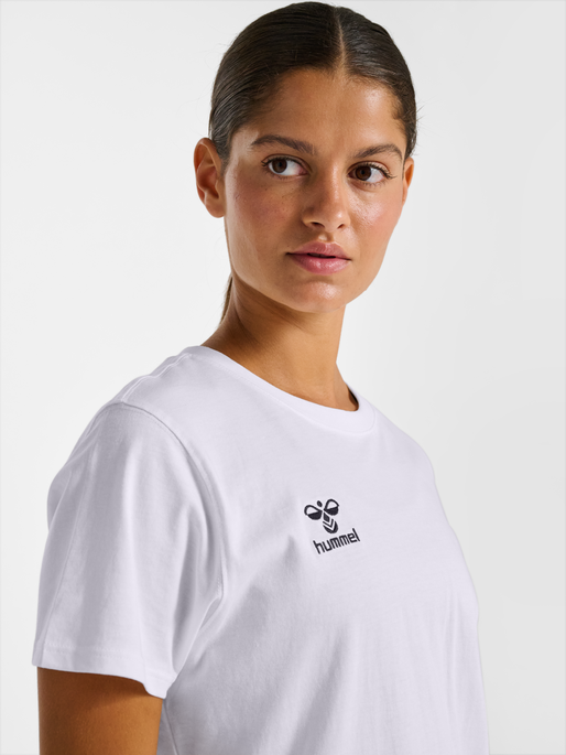 hmlGO 2.0 T-SHIRT S/S WOMAN, WHITE, model