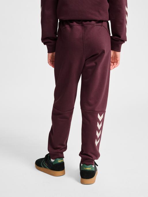 hmlJR REGULAR ADJ WAIST PANTS, VINEYARD WINE, model