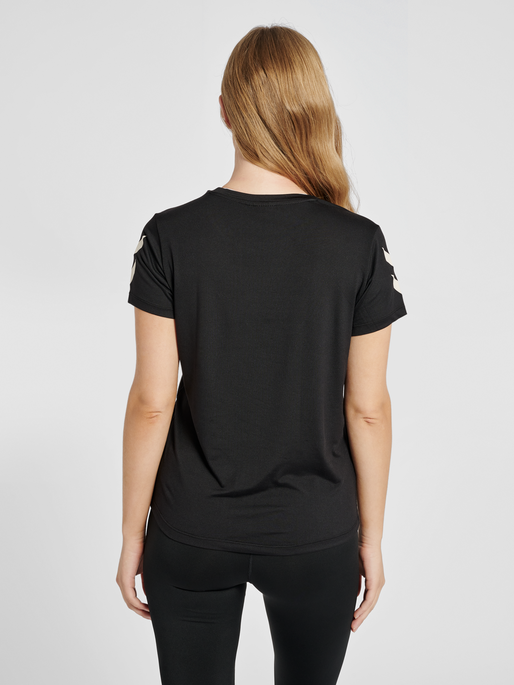 hmlTAYLOR T-SHIRT, 2001, model