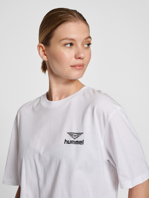 hmlLGC 365 T-SHIRT, WHITE, model