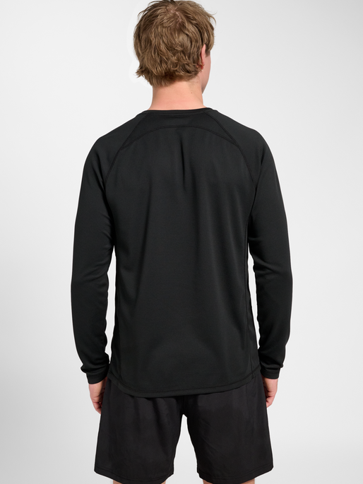 hmlMOMENTUM T-SHIRT L/S, BLACK, model
