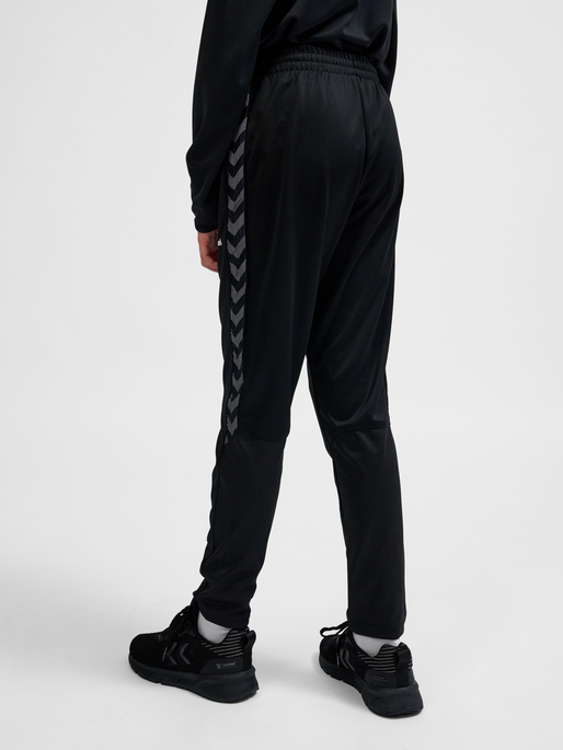 hmlAUTHENTIC TRAINING PANTS KIDS, BLACK, model